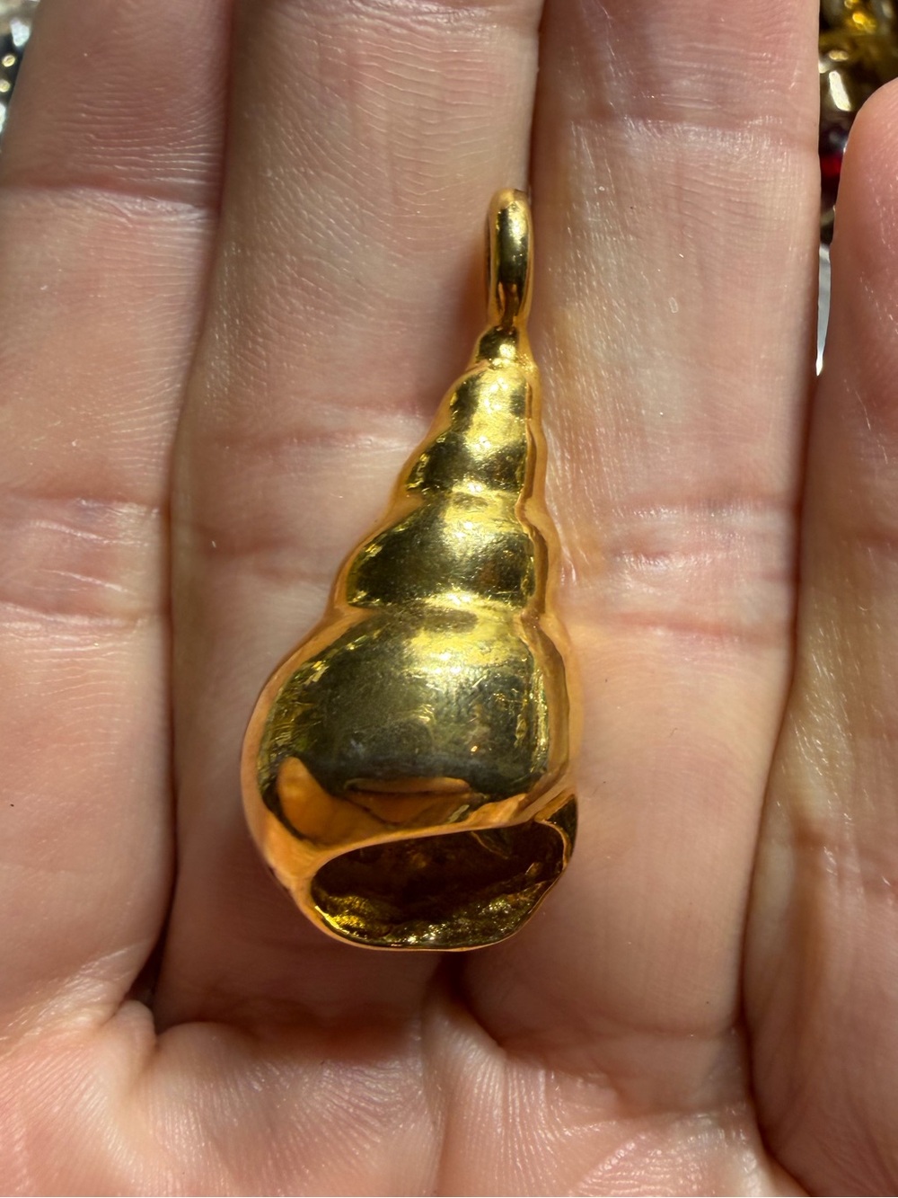 Alexis Kirk Gold Tone Shell Pendant Charm